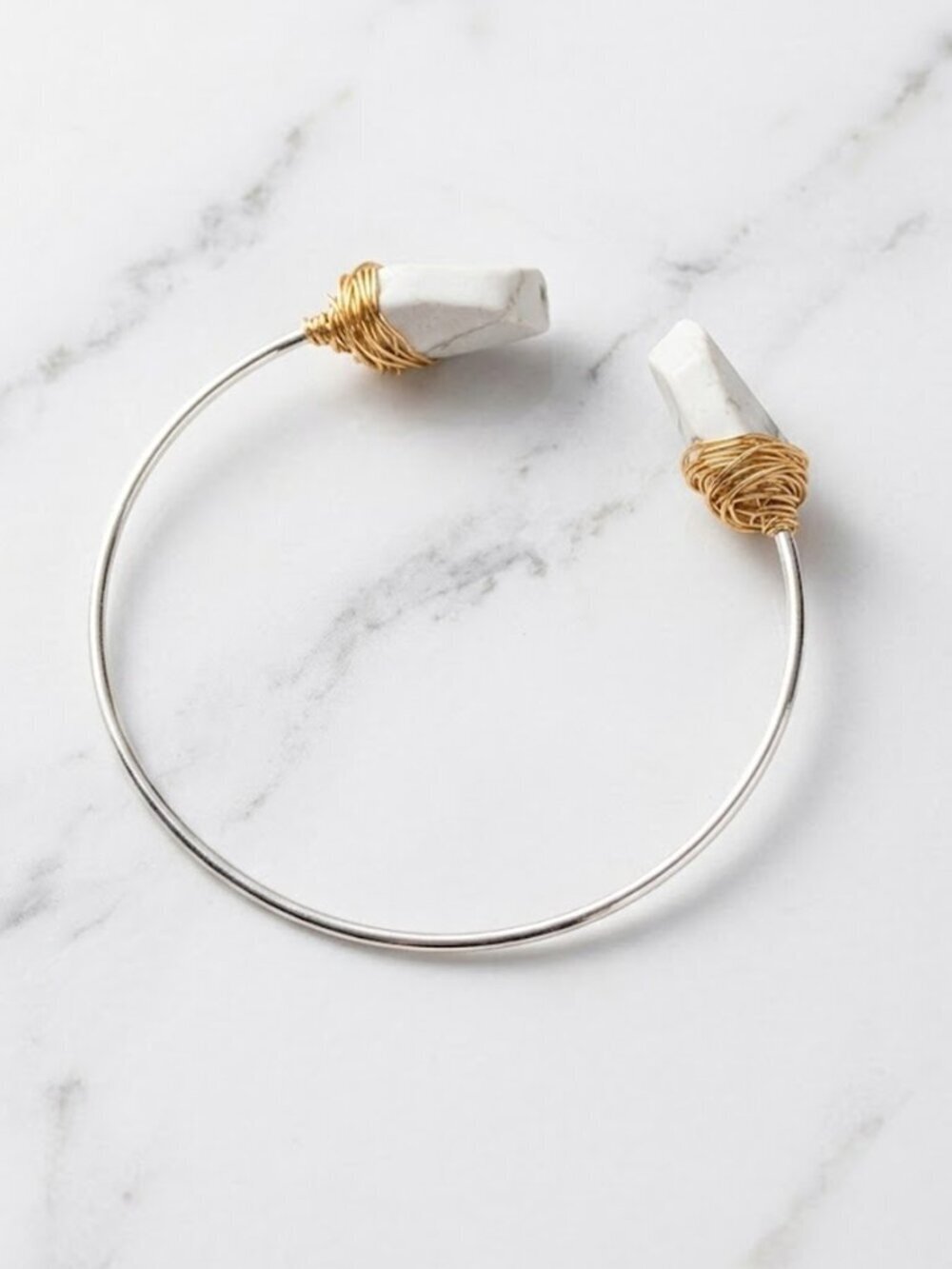 Fashionable Ladies Stone Bracelet